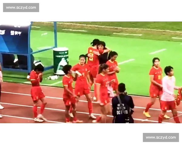 印城同袍！哈利现身小马揭幕战现场助威